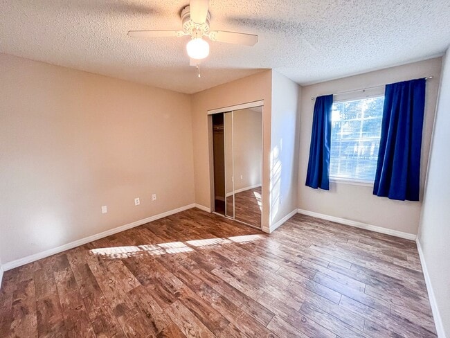 Building Photo - Windsor Park #1118 - On several bus routes to UF