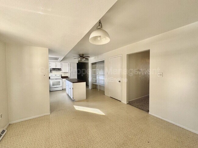 Building Photo - 5728 S Kenton St