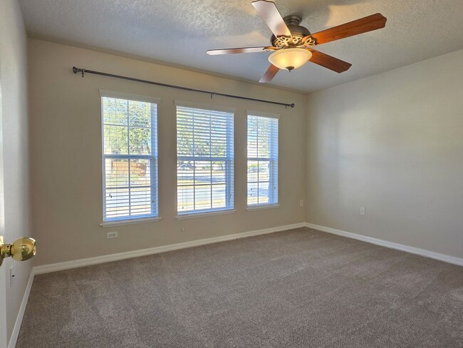Building Photo - FOR RENT in Newberry 4 Bed, 2 bath corner home