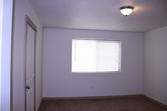 Building Photo - 1020 S Olympia Pl