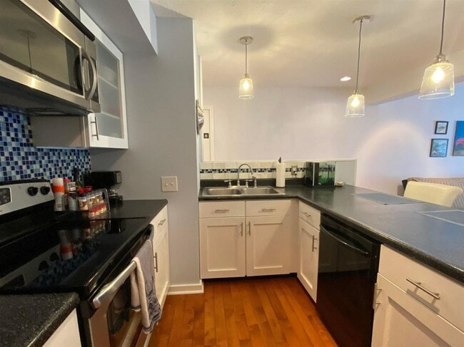 Building Photo - 1 Bedroom just minutes to DH
