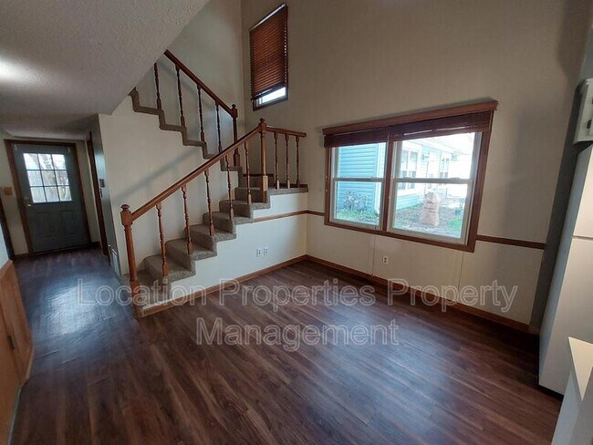 Building Photo - 1903 W 3rd St