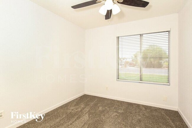 Building Photo - 3720 W Grovers Ave