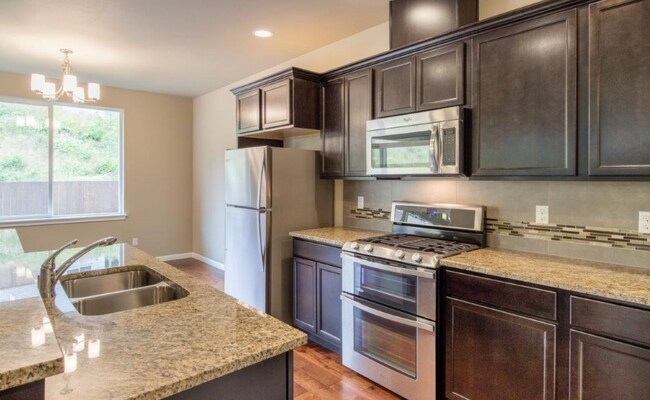 Building Photo - Spacious 4BD/3BA Modern Home in Bremerton, WA | Near PSNS & Naval Base Kitsap | Garage, Fireplace...