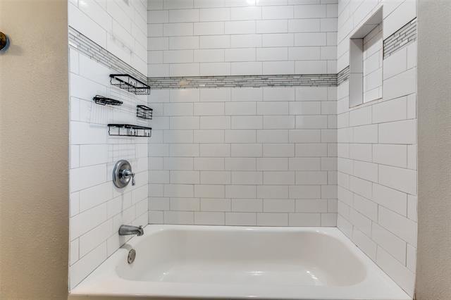 Building Photo - 1308 Northlake Dr