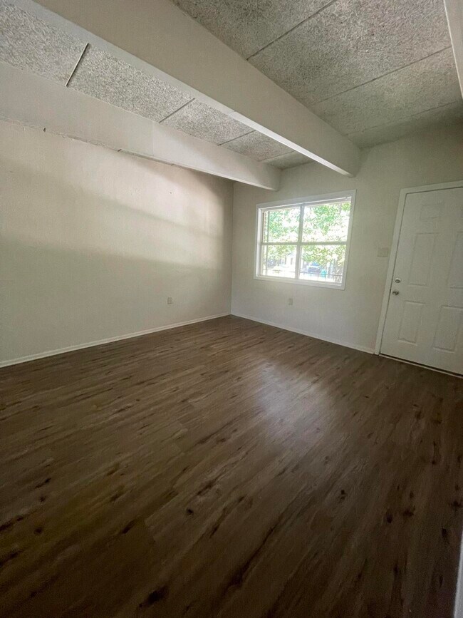 Building Photo - 6 Woodham Ave