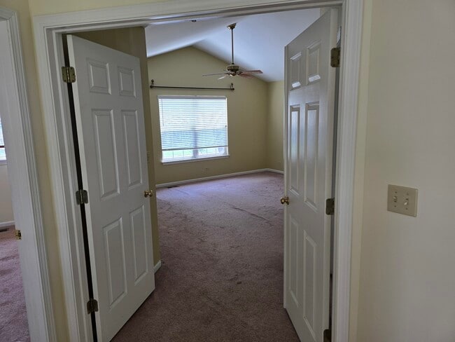 Building Photo - 2135 Feldott Ln