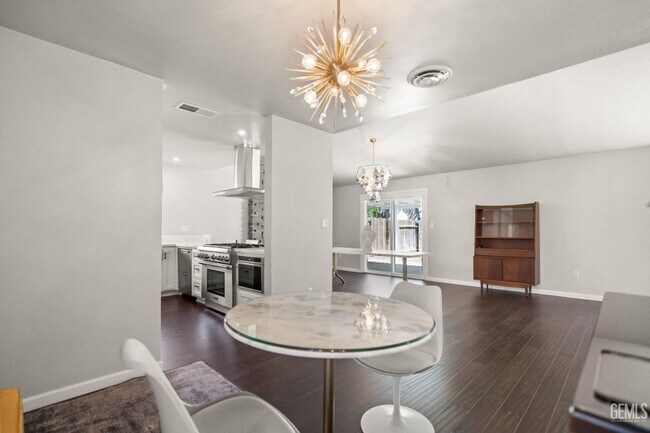 Building Photo - 5209 Pla Vada Dr