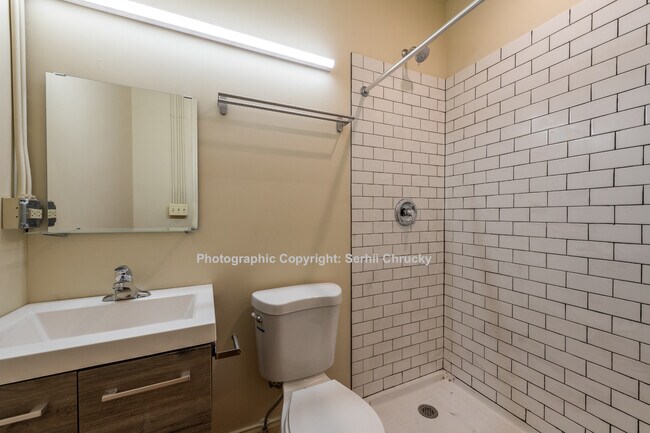 Building Photo - 934 W 19th St
