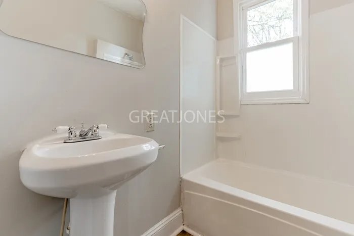 Building Photo - 808 3rd St SE