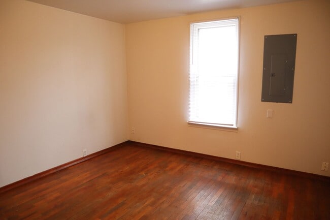 Building Photo - r401ALL