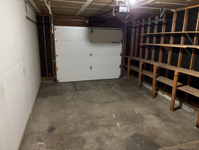 Building Photo - 717-719 SE Centennial St