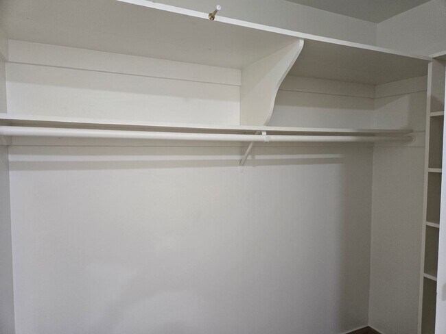 Building Photo - Completely Upgraded 2 bedroom Condo in Riverside