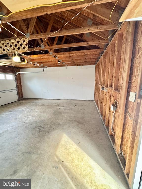 Building Photo - 120 Tall Grass Ln