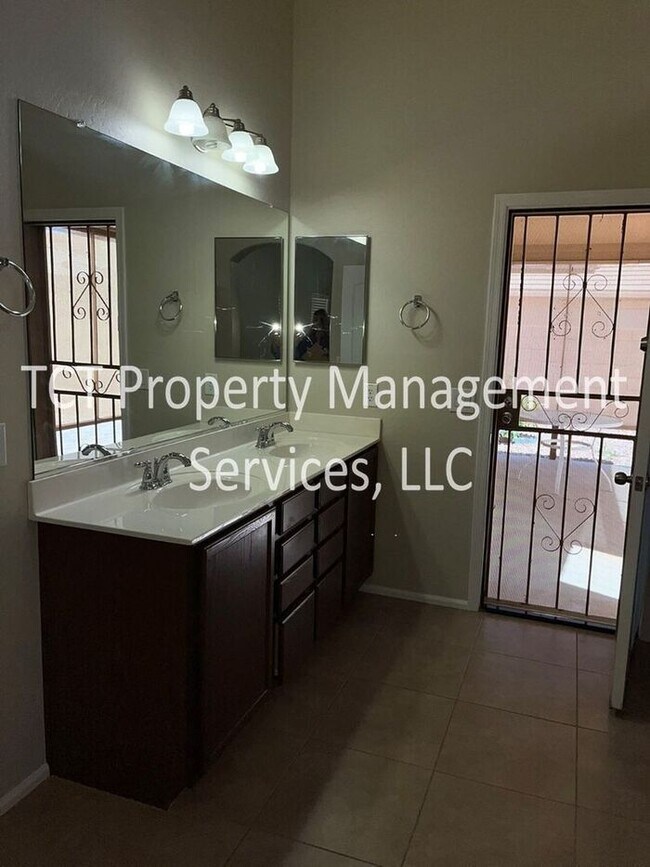Building Photo - Beautiful 4 bedroom home in Casa Grande!