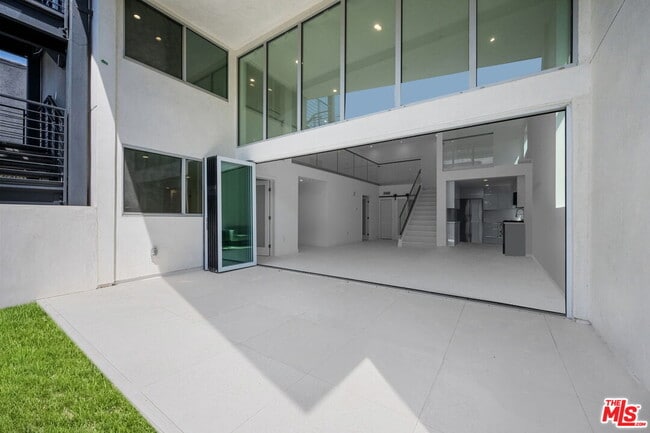 Building Photo - 621 Kings Rd