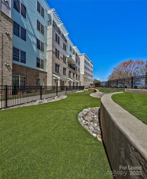 Building Photo - 8501 University Executive Park Dr