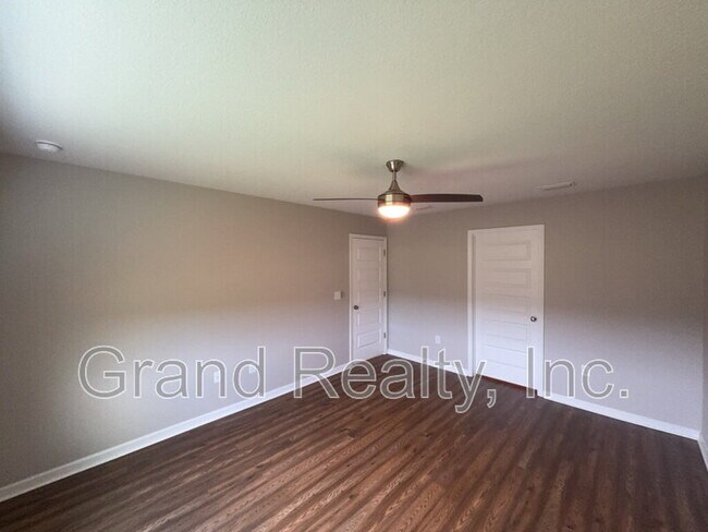 Building Photo - 5583 Guinevere Ln