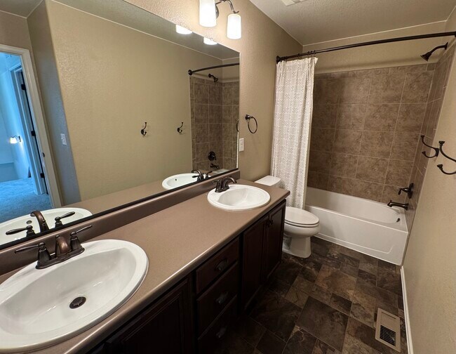 Building Photo - 2211 Winding Dr