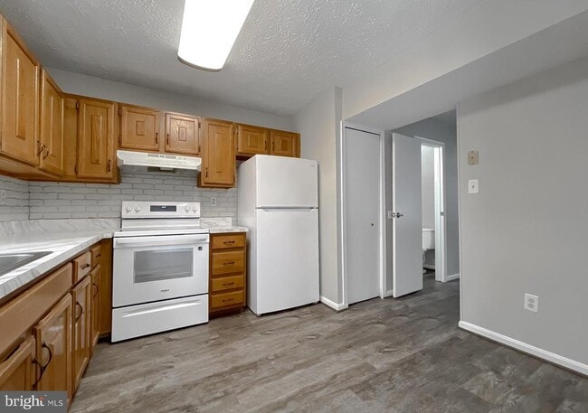 Building Photo - 4232 Drake Ct