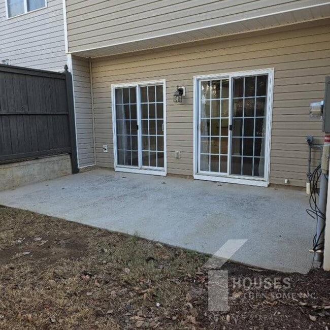 Building Photo - 203 Chardon Pl