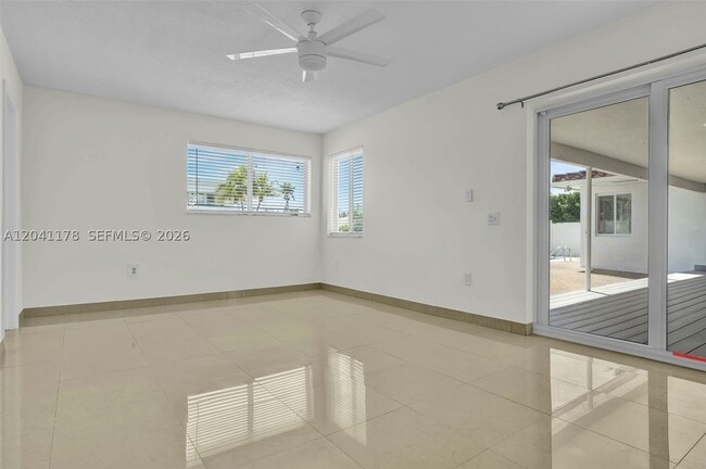 Building Photo - 16453 NE 33rd Ave