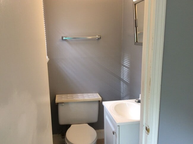 Building Photo - SPACIOUS 3 BEDROOM, 1.5 BATHROOM TOWN HOUSE LOCATED IN RADCLIFF
