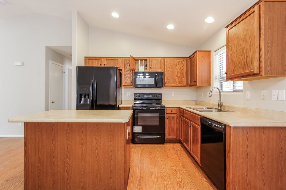 Building Photo - 410 E Daniella Dr