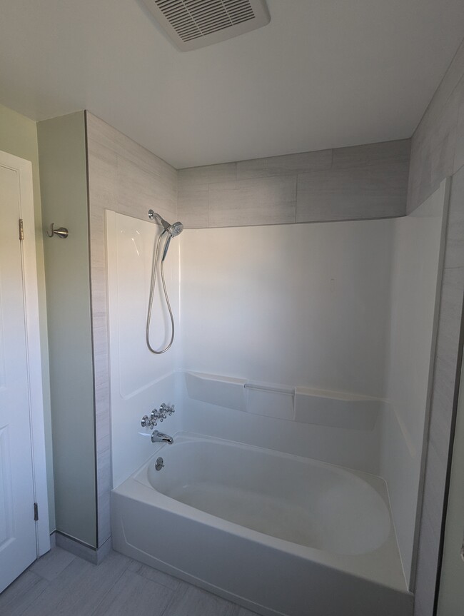 Main Bath - 9 Willowick Dr