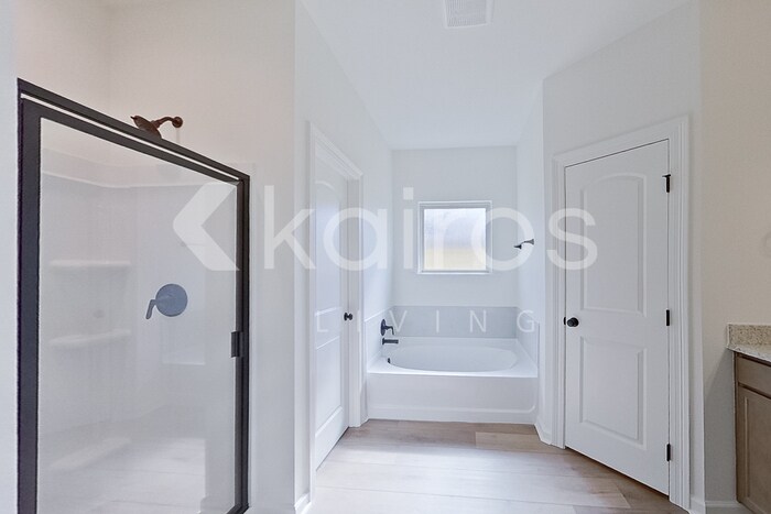 Building Photo - 114 Rainfall Ln