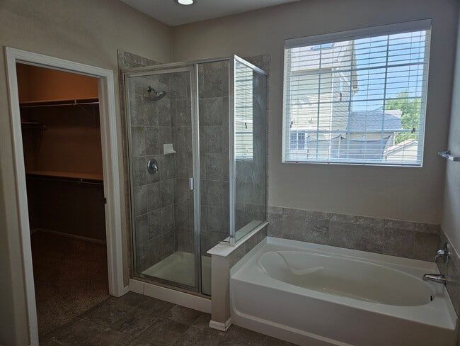Building Photo - 3 Bed 2 Bath Ranch home Close to Buckley S...