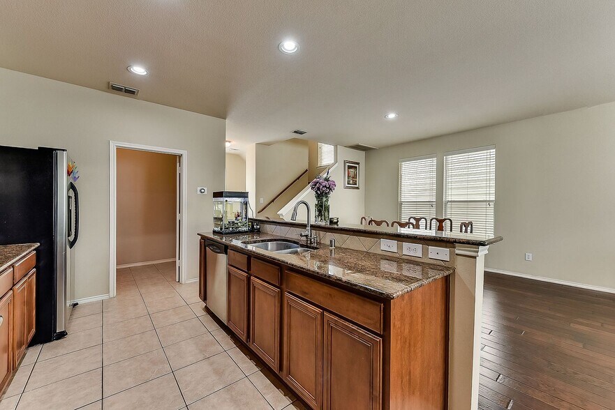 Building Photo - 7416 Coronado Ave