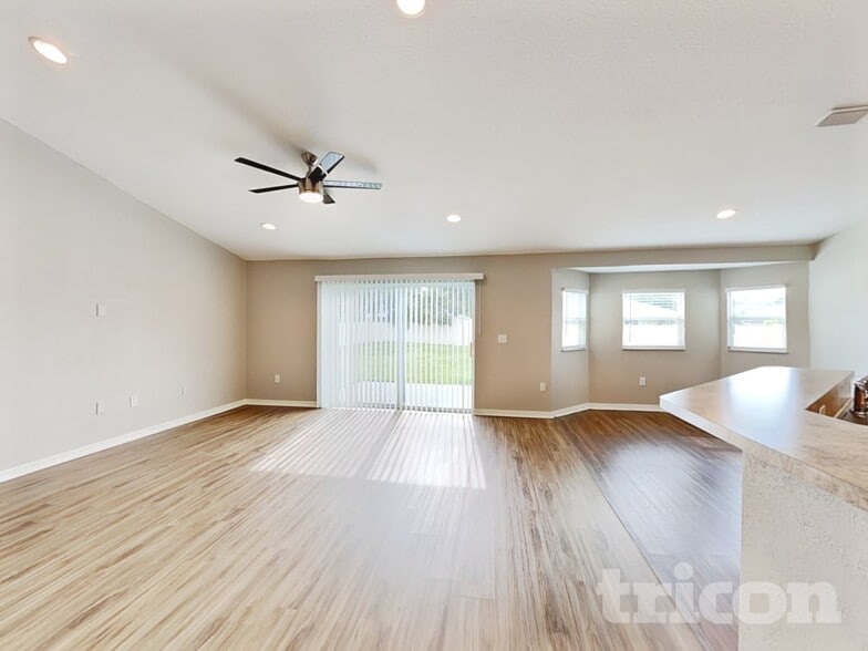 Building Photo - 113 Solis Dr