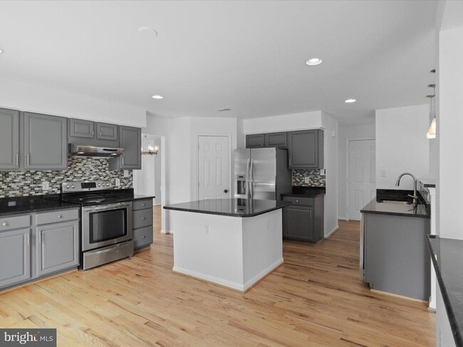 Building Photo - 1518 Summerset Pl