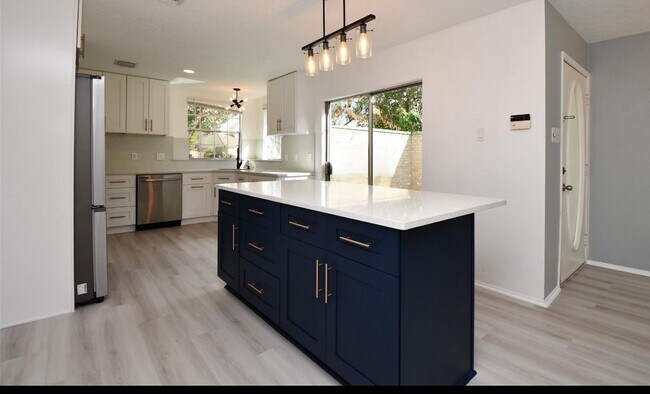 Building Photo - 15427 Swan Creek Dr