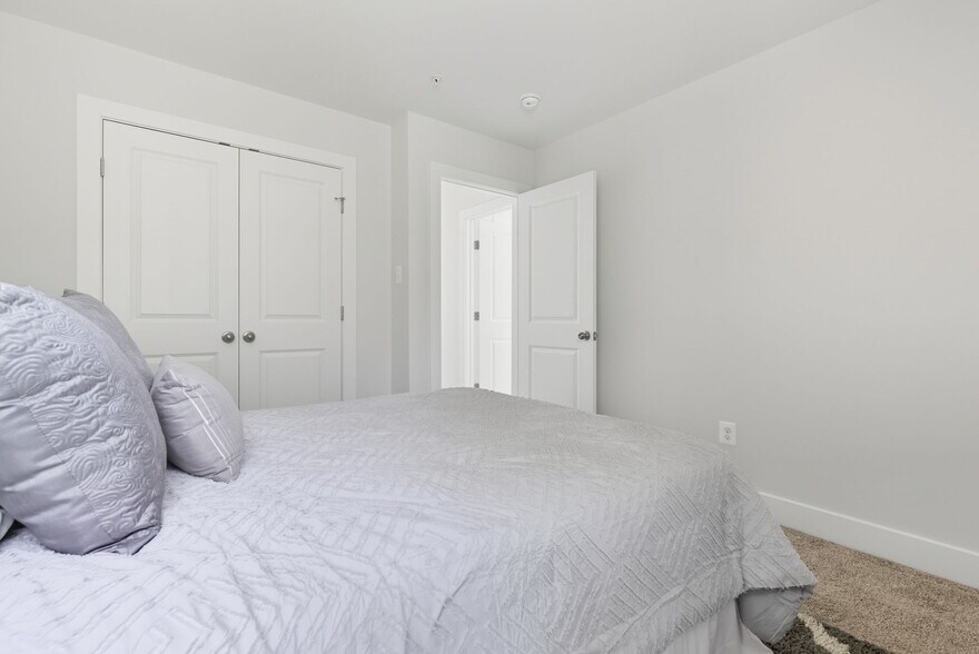 Building Photo - 328 Ridge Rd