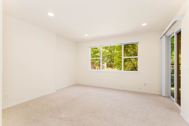 Building Photo - 516 Lingering Pine Dr NW