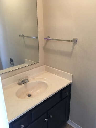 Downstairs bathroom - 1681 US-98