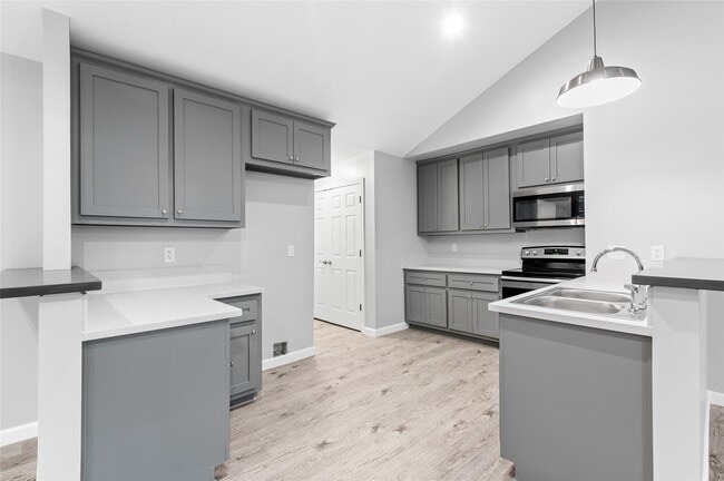 Building Photo - 10922 Village Trail Dr