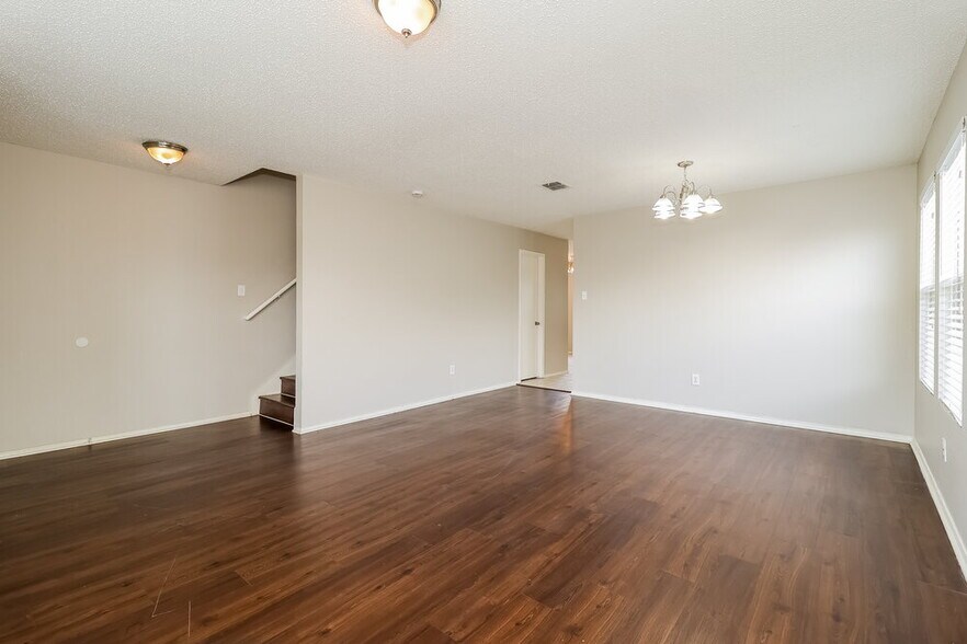 Building Photo - 8737 Hunters Point Way