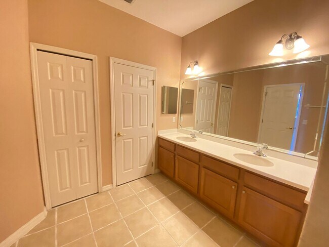 Building Photo - Beautiful 2/2 Condo in North Shore at Lake Hart – Golf Course Views & Available Now!