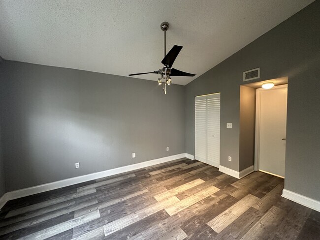 Building Photo - 2871 N Oakland Forest Dr