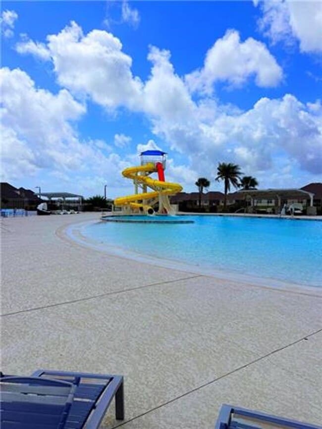Building Photo - Welcome home to this **beautiful 4-bedroom, 2-bath rental