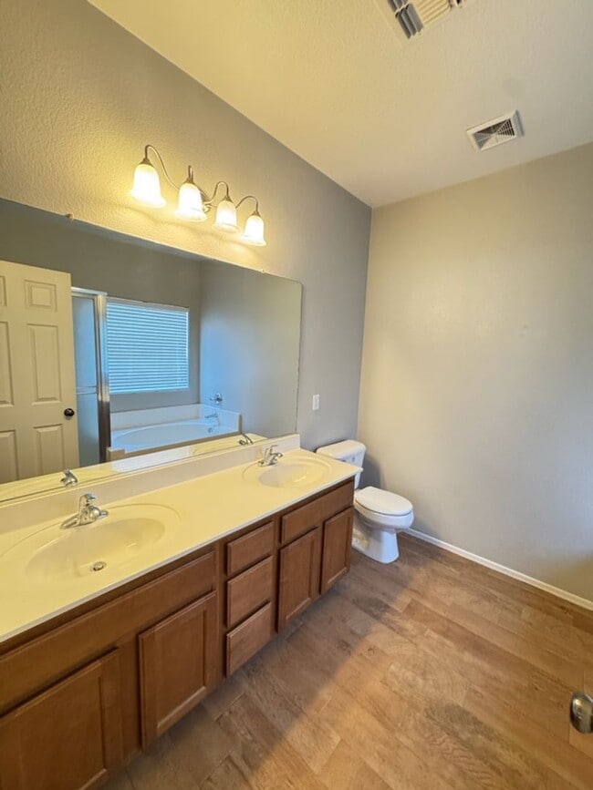 Building Photo - Chandler 4 bed 2 bath