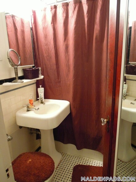 Building Photo - 349 Pleasant St