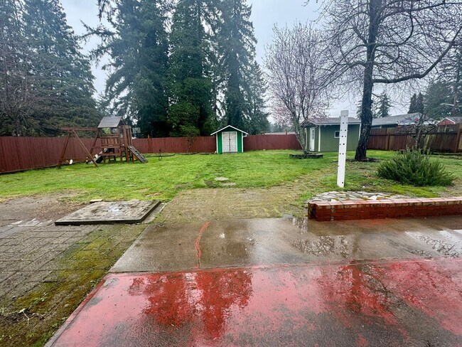 Building Photo - Charming 3-Bedroom Home in Lakewood with Spacious Yard & Modern Comforts