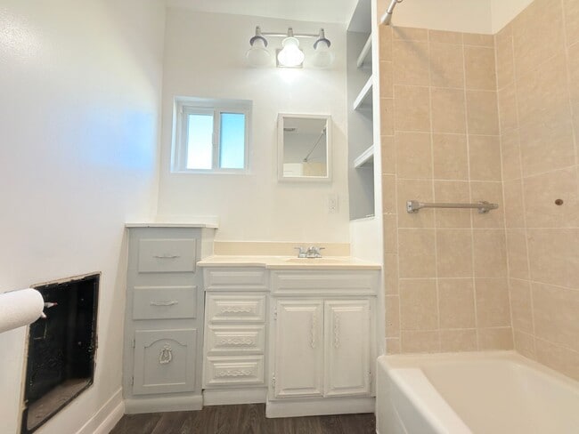 Building Photo - 1007 De Foe St