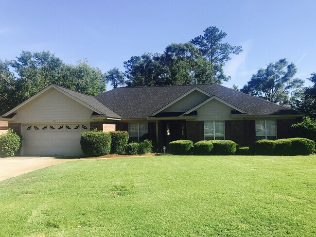 Building Photo - 1115 Montclair Dr