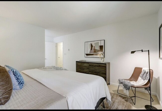 Building Photo - Tranquil Top-Floor End Unit with Stream Views & Resort Amenities — Blocks to Downtown