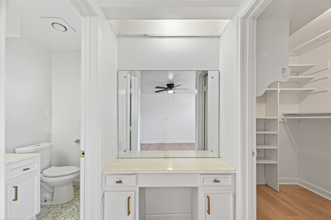 Building Photo - 9011 Landsdowne Dr